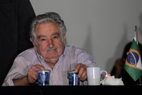27 20:35:48 O ex-presidente e senador do Uruguai José Mujica durante encontro com estudantes na concha acústica da Universidade do Estado do Rio de Janeiro (Uerj), no campus do Maracanã (Fernando Frazão/Agência Brasil)