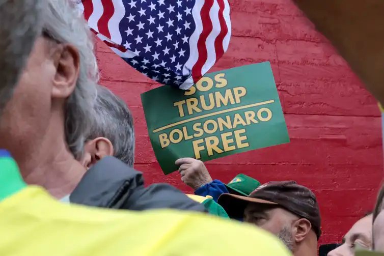 São Paulo (SP), 07/09/2025 - Pessoas participam do evento Reaja Brasil, na Avenida Paulista. Foto: Paulo Pinto/Agência Brasil