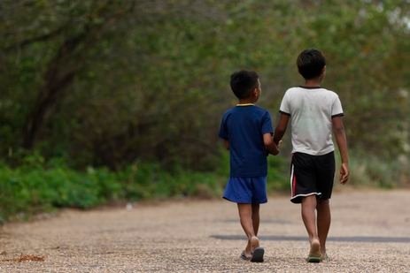 Yanomamis convivem nos arredores da Casa de Saúde do Índio, onde está instalado Hospital de Campanha da FAB, que presta atendimento aos indígenas trazidos em situação de emergência para Boa Vista.