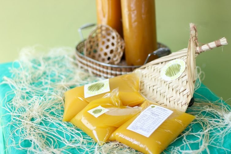 Tucupi embalado em saco plástico, pronto para distribuição