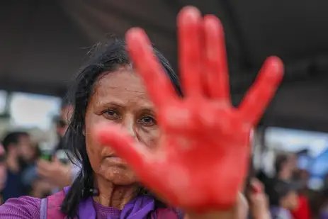 Brasília (DF), 07/12/2025 - O Levante Mulheres Vivas realiza ato na área central de Brasília para denunciar o feminicídio e todas as formas de violência contra mulheres.
 Foto: Marcelo Camargo/Agência Brasil