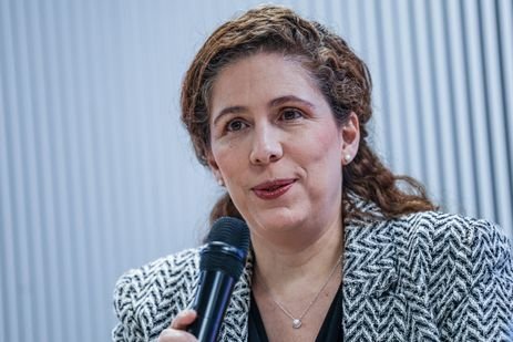 Brasília (DF), 07/12/2025 - A ministra da Gestão e da Inovação em Serviços Públicos (MGI), Esther Dweck, durante entrevista coletiva e apresentação do balanço da aplicação das provas discursivas do Concurso Público Nacional Unificado (CPNU). Foto: Marcelo Camargo/Agência Brasil