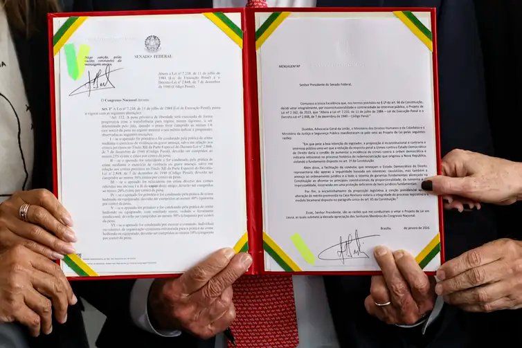 Brasília (DF), 08/01/2026 - O presidente Luiz Inácio Lula da Silva participa da cerimônia relativa aos atos antidemocráticos de 8 de janeiro e assina veto integral ao PL da Dosimetria. Foto: Marcelo Camargo/Agência Brasil