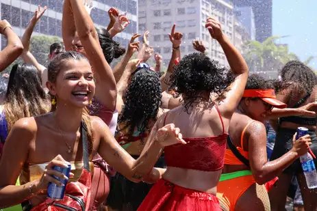 Rio de Janeiro (RJ), 22/02/2025 – Bloco da favorita anima o pré-carnaval no centro do Rio de Janeiro. Foto: Tomaz Silva/Agência Brasil