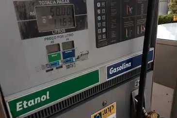 Postos de gasolina no Rio de Janeiro exibem o preço do combustível