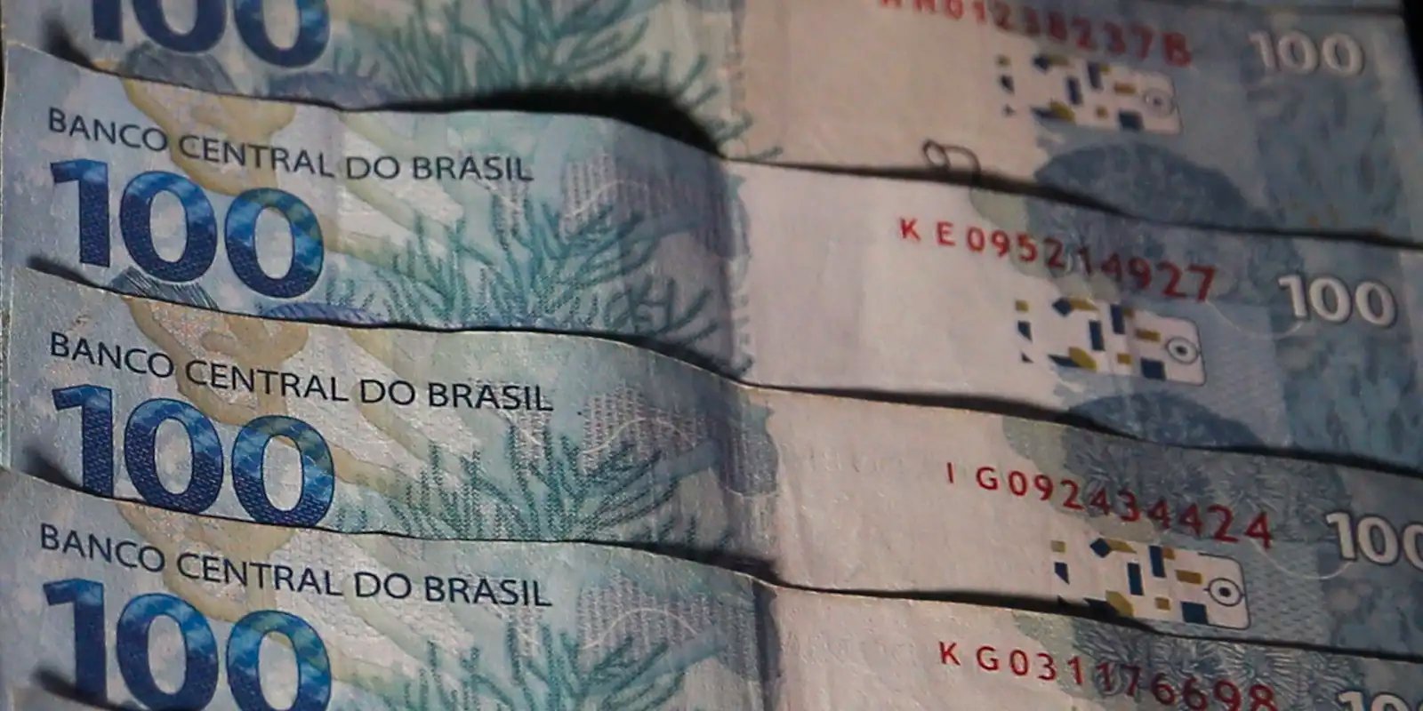 Dívida pública federal cai 2,34% em março; dívida externa sobe 0,61%