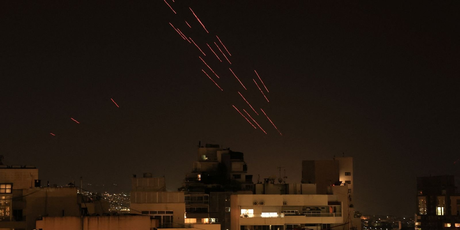 Israel e Líbano anunciaram um cessar-fogo de dez dias