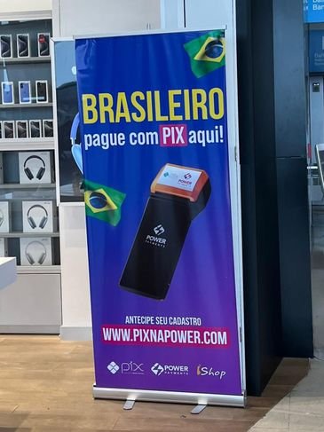 Panamá, 25/07/2025 - Loja em aeroporto do Panamá com cartaz que fala sobre aceitar pagamento Via PIX para brasileiros. Foto: Marcelo Brandão/Agência Brasil