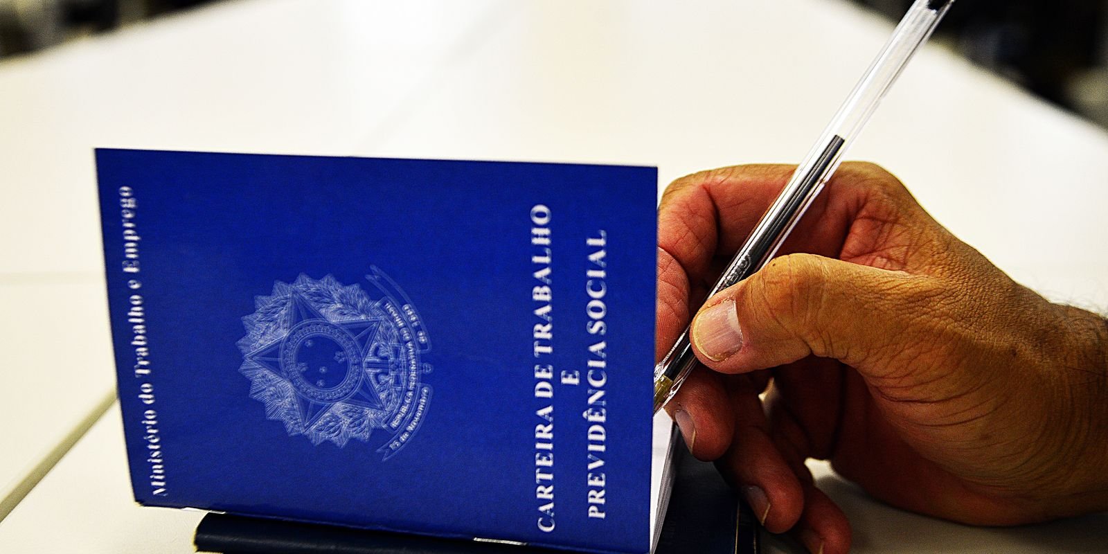Taxa de desemprego ficou em 5,8% no trimestre encerrado em abril
