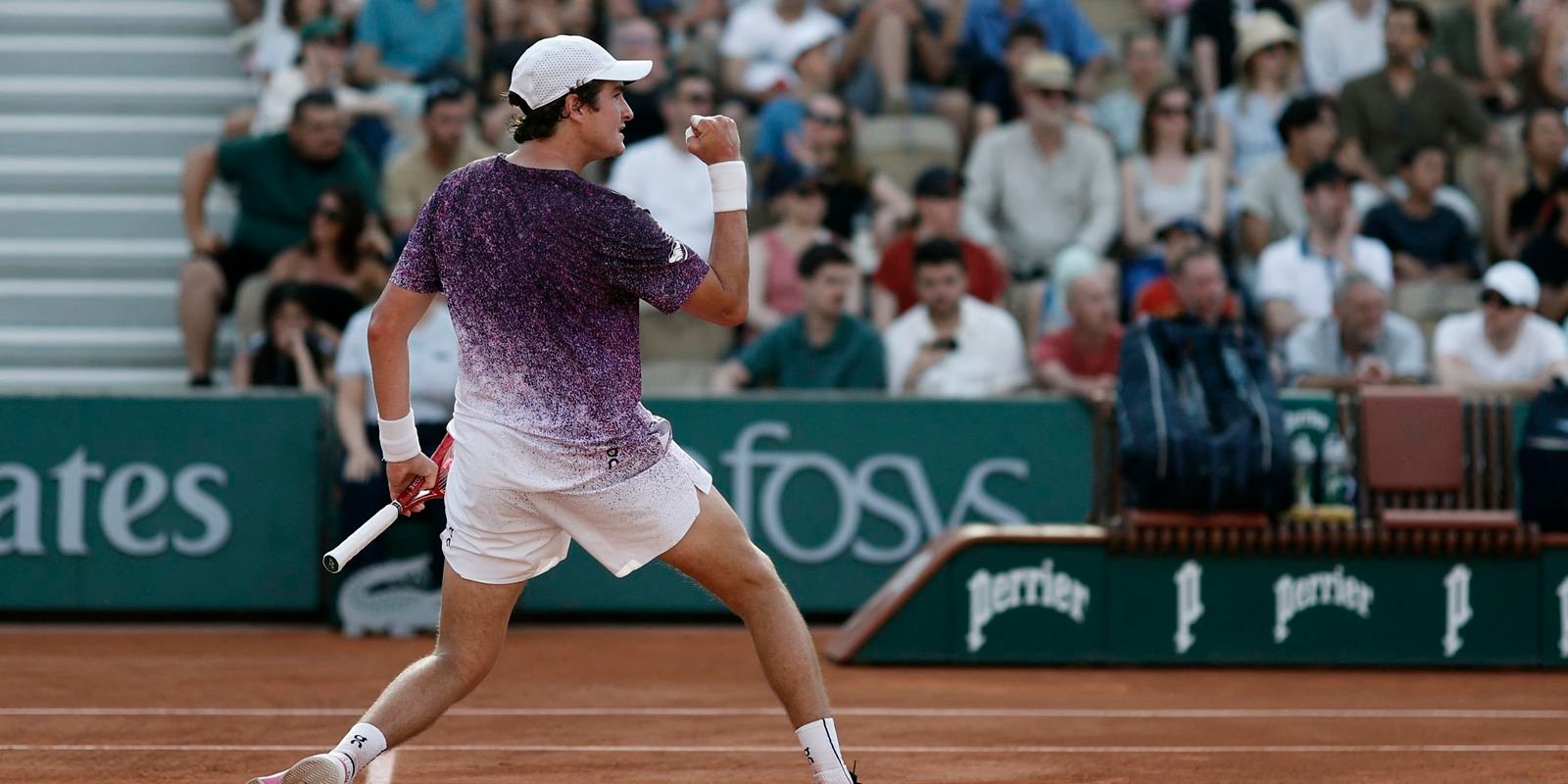 Tenista João Fonseca faz história e elimina Djokovic em Roland Garros
