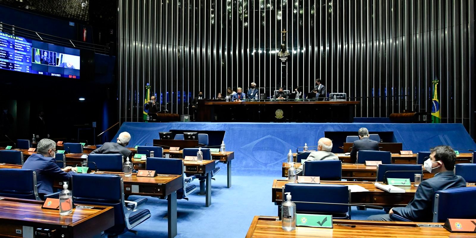 Protestos pressionam Senado por avanço da PEC 6×1