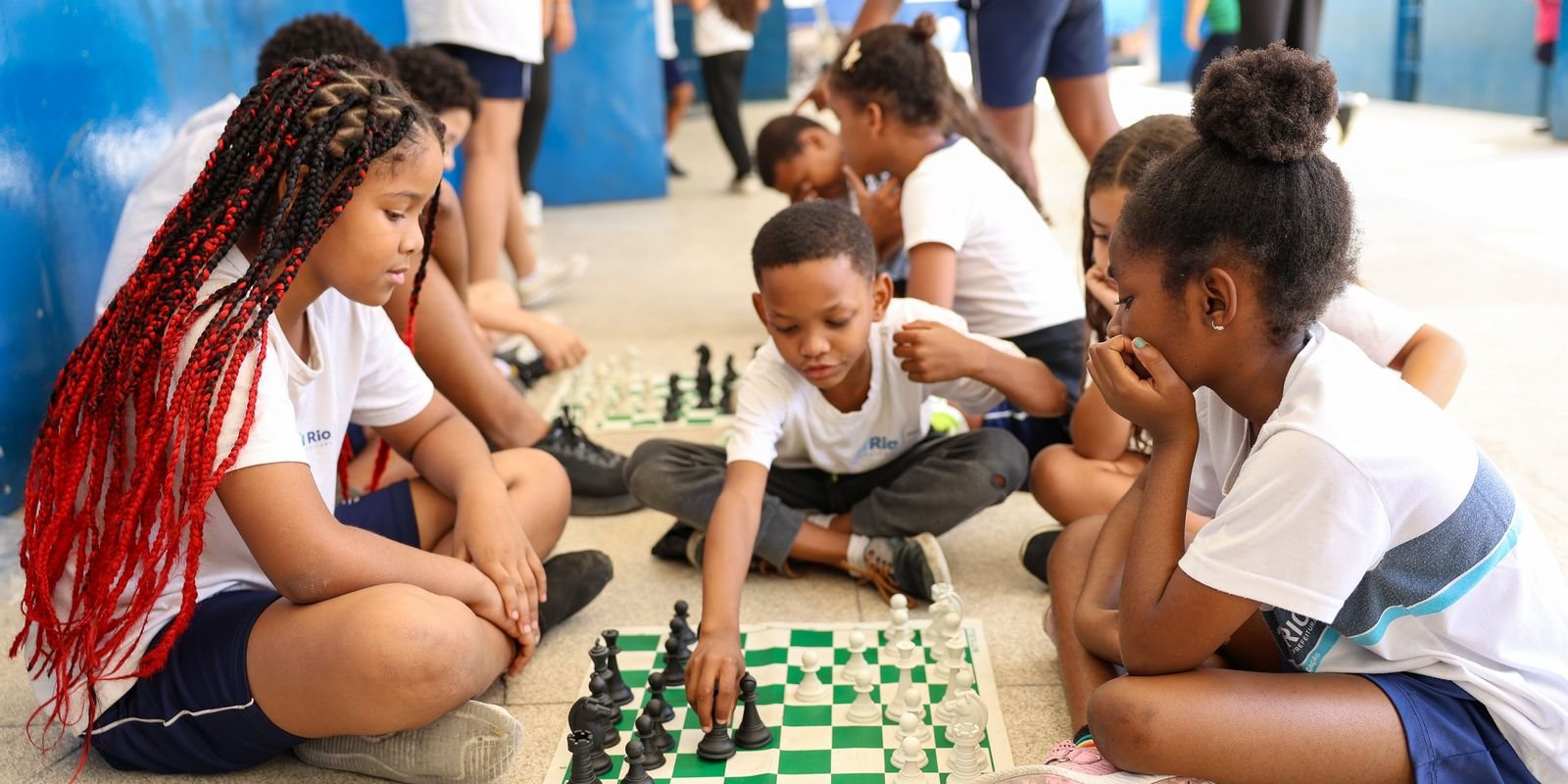 Em um ano, mais de 90% das escolas restringiram uso de celulares