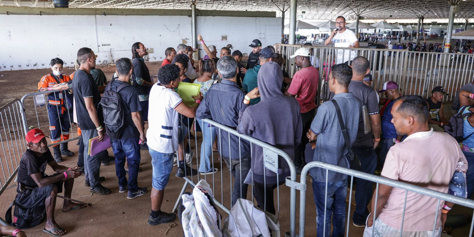 Pessoas em situação de rua não podem ter atendimento público negado